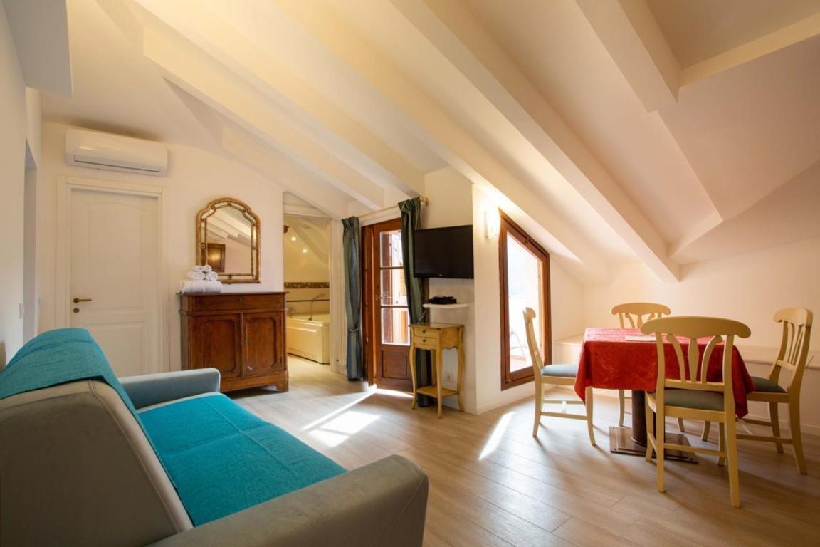 Residence Villa Il Casale - Appartamenti Wellness E Piscina Riscaldata Tovo San Giacomo 外观 照片